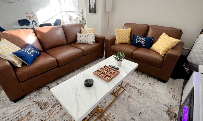 Wholesale District Apartamento | Luxury 2BD 2BA with Free Parking in Downtown Indianapolis