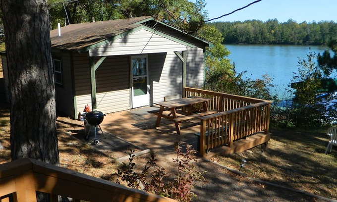 Gordon Cabina | Snowmobile paradise! 2.5 hrs-Twin Cities Charming 2bedroom cabin, Gordon Minong