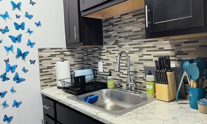 Garfield Heights Apartamento | Newly Renovated - Beautiful 5 Star Apartment