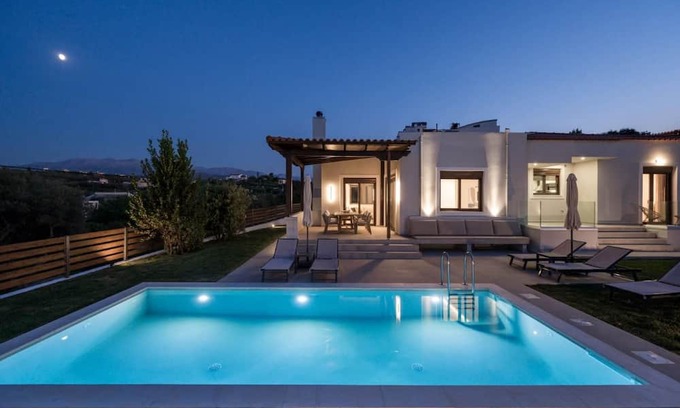 Galatas Villa | Chic and Cozy Retreat