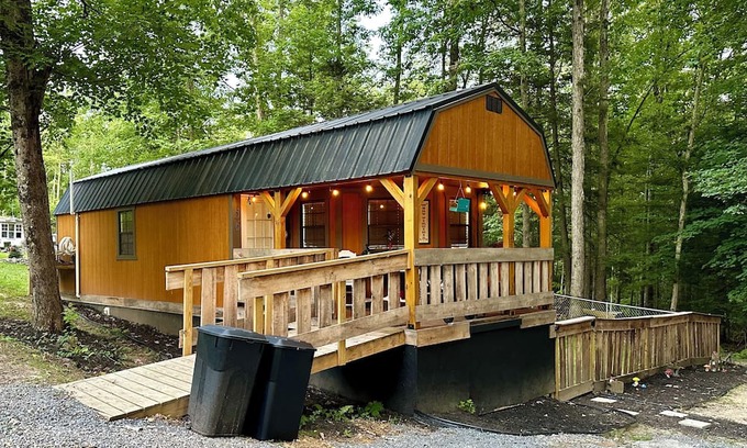 Canvas Cabina | Cozy 2-bedroom cabin in wonderful Mount Nebo with AC, Heat, WiFi