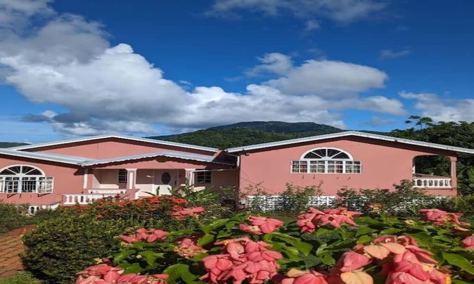 Castries Quarter Casa | Charming 2-bedroom house in Castries with WiFi