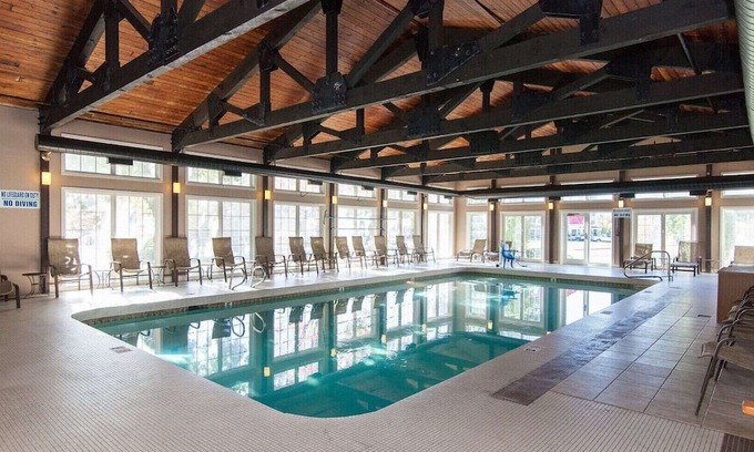 Lincoln Complejo | Discover New England Charm at South Mountain Resort -1 Bedroom