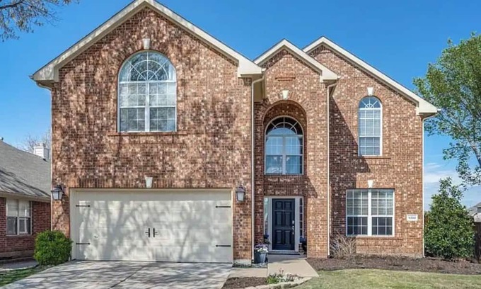 McKinney Casa | Spacious 5BR McKinney home. Great for all occasions! WiFi, AC