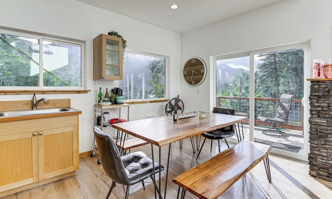 Leavenworth Casa | Lake Wenatchee Getaway w/Water & Mountain Views!