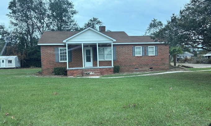 Augusta Casa | 3-bedroom house in Martinez. Bring your own furniture or we can furnish for you