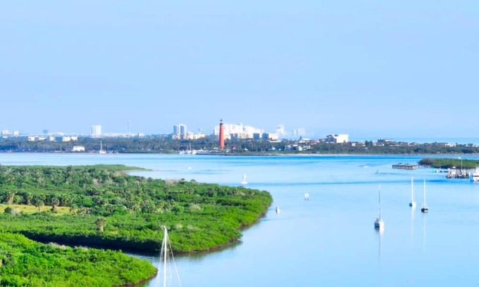 New Smyrna Beach Condominio | Spacious 2BR Townhome in Venetian Villas