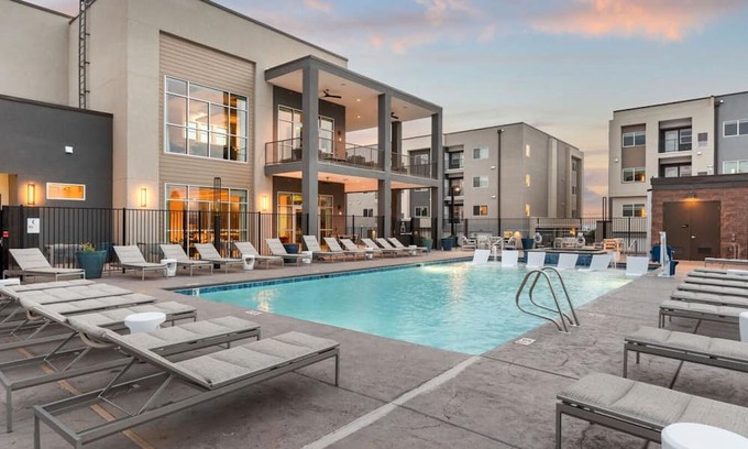 Nor Este Apartamento | 1br/1bath - Corner Luxury Apartment. 7 min from Balloon Fiesta Park. Views! n