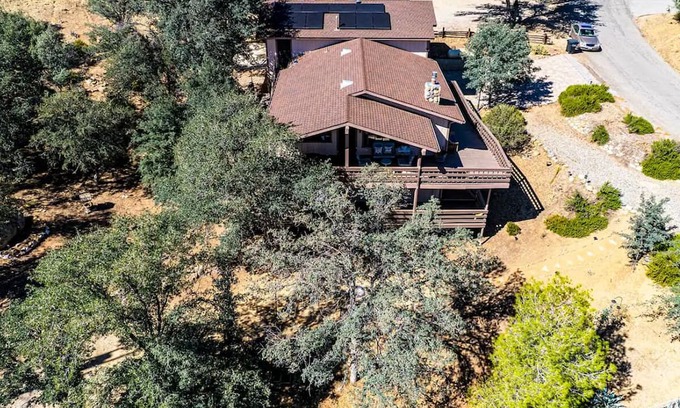 Kernville Cabina | Golden Deer Cabin: 3-Story Cozy Lodge, Game Room, Fire Pit, Mountain View, River