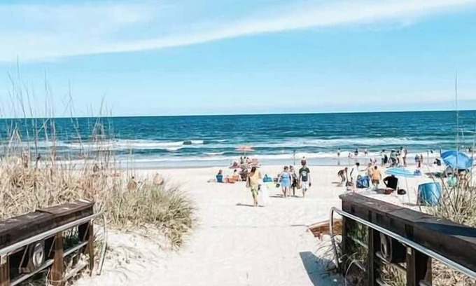North Carolina Coast Casa | Low Tide at CB - 75 steps to Beach Access