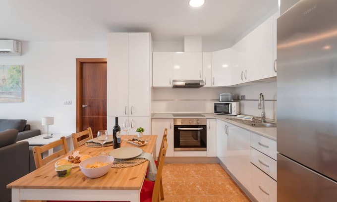Alcala Apartamento | Vacation Apartment 'Apartamento Fula' with Mountain View, Wi-Fi and Air Conditioning