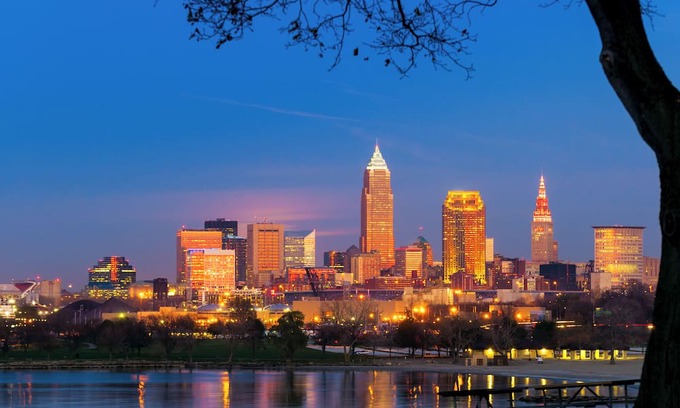 Downtown Cleveland Casa | 2 Modern Rooms w/Restaurant and Bar in the Heart of Cleveland