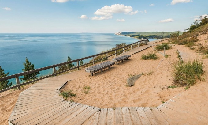 Cedar Otro | Tranquil Leelanau Farmhouse