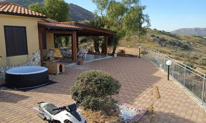 Borgetto Apartamento | Apartment 'Casa Lucia Borgetto' with Sea View, Wi-Fi and Air Conditioning