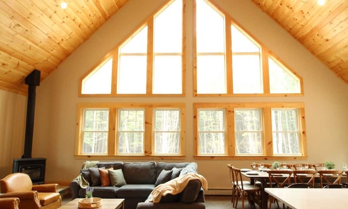 Brownfield Casa | Spacious 5-bedroom house with short walk to the banks of the Saco river