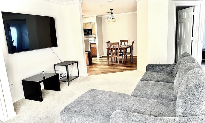 Bull Run Condominio | Charming 2-bedroom 2-bath condo fully equipped-furnished in wonderful Manassas