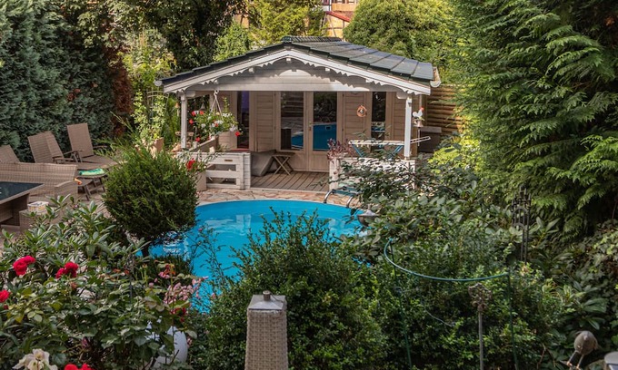Mühlhausen Apartamento | Apartment 'Vogelnest Adlerhorst' with Shared Pool, Wi-Fi and Air Conditioning