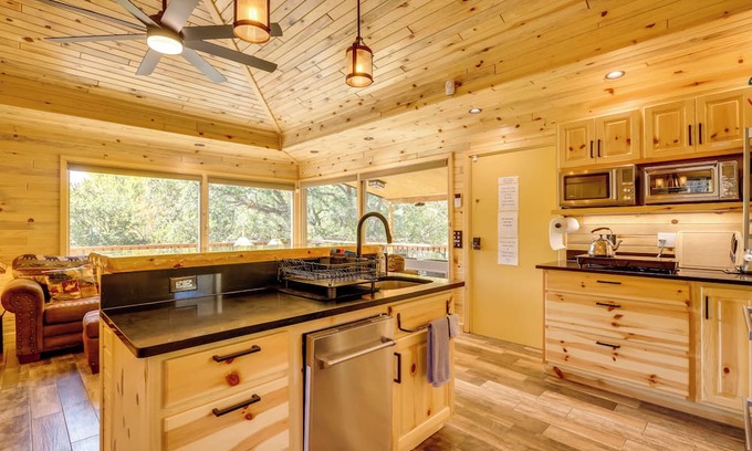 Canoncito Cabina | Pecos Riverfront Cabin: Fish & Unwind!