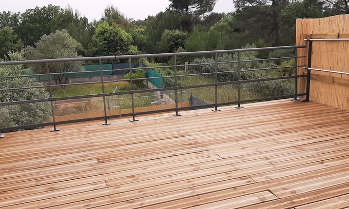 Regusse Apartamento | In a private estate, large studio with terrace
