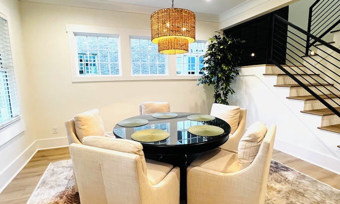 Norwood Casa | Spacious custom designed bungalow with 6 bedrooms & wifi in enjoyable Birmingham