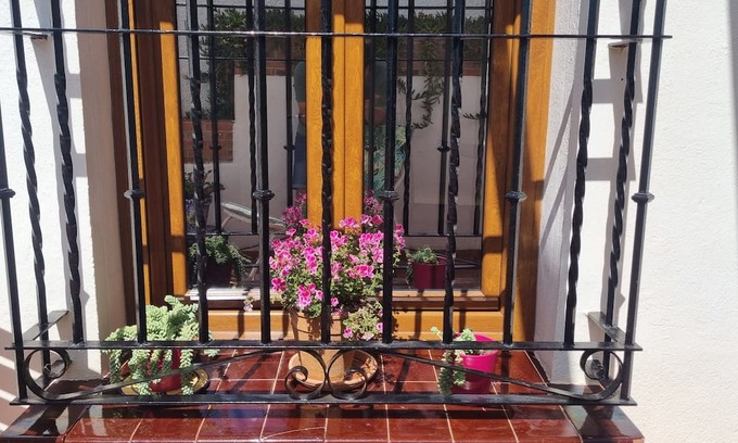 Cerrado de Calderon Villa | Sunny Andalusian Villa with Swimming Pool in Pedregalejo