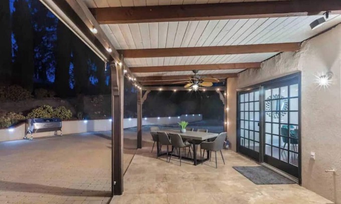 Granada Hills North Casa | Beautiful Secluded Home