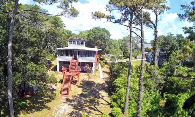 Long Beach Apartamento | Scenic 3-bedroom apartment with WiFi, AC on Davis Canal in Oak Island.