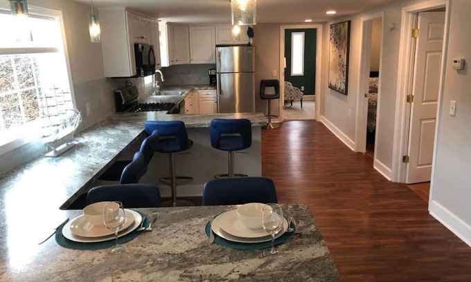 Olcott Casa | "The Ehmann House" Peace and privacy for larger groups
