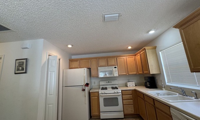Virginia Trace Casa | Charming 2-Bedroom Retreat with Pool in The Villages