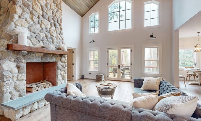 Sandwich Casa | NEW BUILD! Mountain views, minutes from Squam's Sandwich Beach and boat ramp!