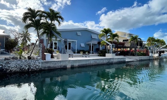 Big Coppitt Key Casa | 4BR/3BA Waterfront Home w/Pool, Tiki Bar, Dock, close to Key West, Sleeps 10