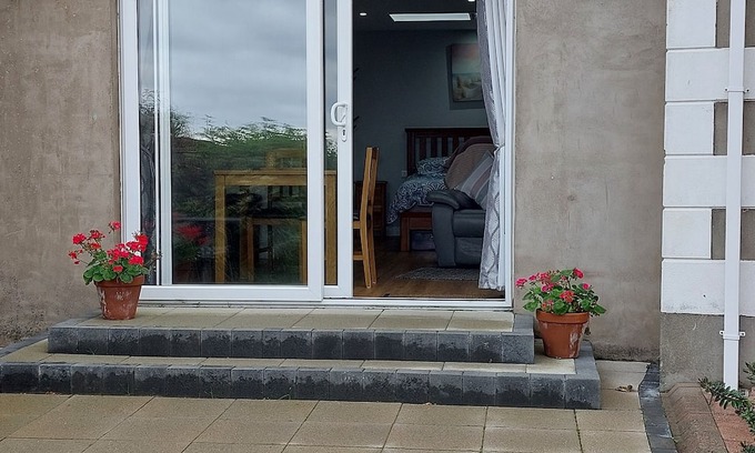 Coleraine Apartamento | Cosy studio close to a beautiful sandy beach and places of historical interest
