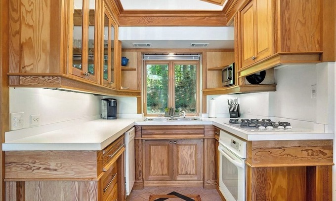 Fennville Casa | Charming Lake House Getaway on Hutchins Lake