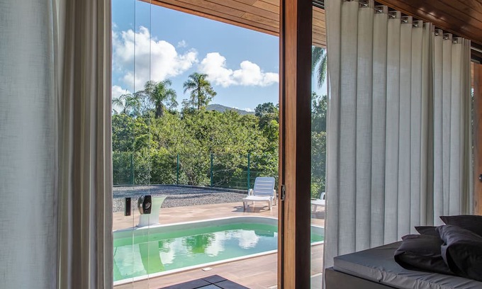 Vila da Gloria Casa | Casa com piscina e sinuca para 6 pessoas HX3157