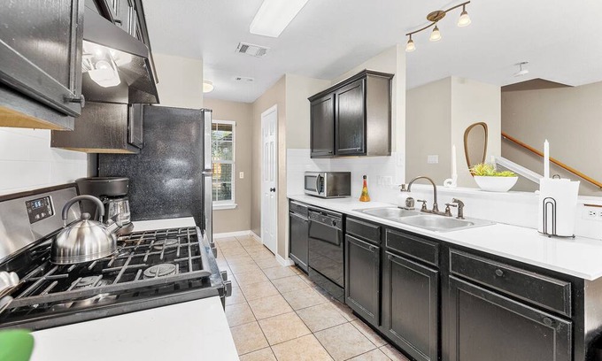 Franklin Park Casa | Beautiful Space - Nice yard - 10 min from DT