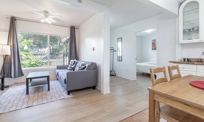 South Central Casa | 2 Bedroom Duplex near Hospital, Parking.