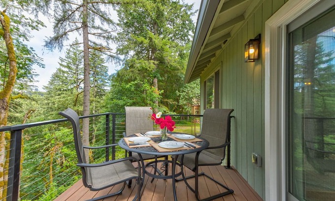 Battle Ground Casa | River's Edge, Cozy Guest House By The River