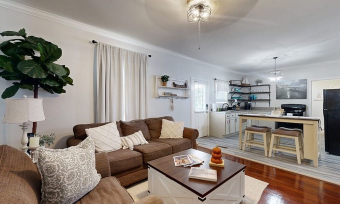 Guntersville Casa | Cozy home- Close to Lake and Boat Ramp