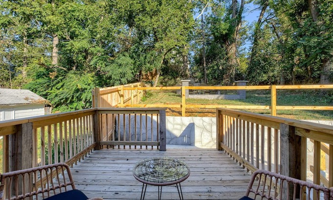 Riverview Casa | Family-Friendly Stay in Kansas 3Bedroom w/Backyard Arcade & Fire Pit