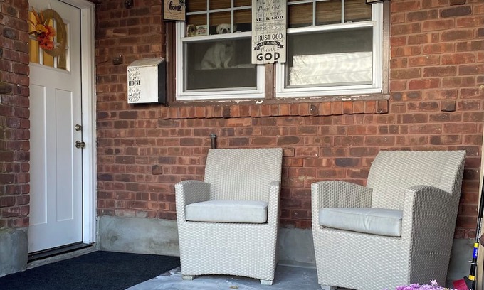Schenectady Apartamento | Charming 2-bedroom apartment shopping center Downtown & Casino minutes away