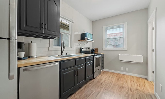West Central Casa | Lavina Lounge walkable to downtown!