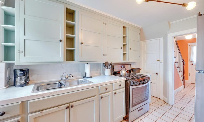 Newburgh Casa | Colorful Home ~ 1 Mi to Hudson River!