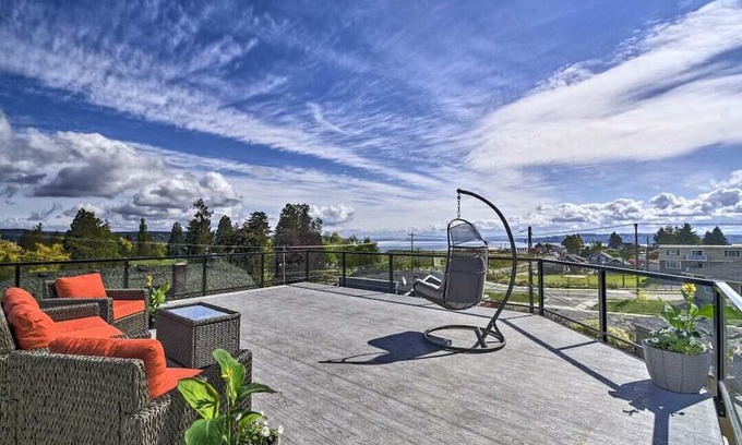 West End Casa | 'Ruston Retreat' - Mod Home w/Rooftop Deck!