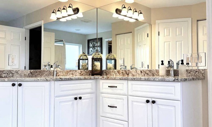 Lake Wales Casa | SECLUDED LAKE FRONT RETREAT ON 6 acres. Close to Theme Parks. Pet Friendly!
