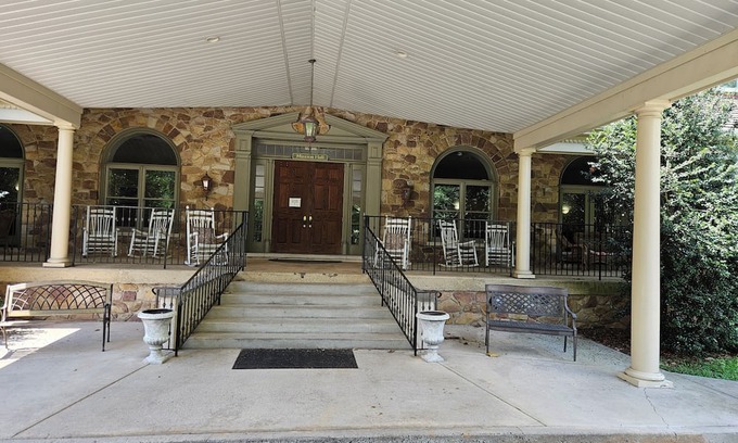 Valley Forge Casa | Cozy hotel in charming Phoenixville with WiFi, AC
