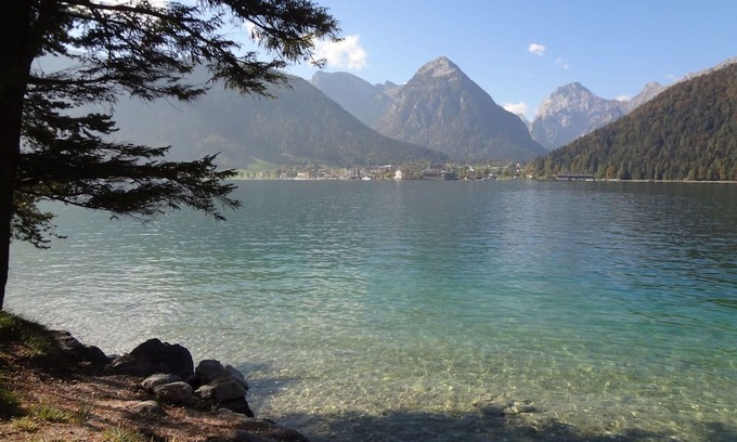 Steinberg am Rofan Apartamento | Lovely apartment for 10 guests with hot tub, WIFI, patio, pets allowed and parking