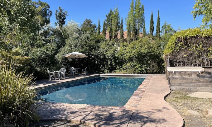 Calistoga Casa | 3-bedroom home in Calistoga with pool and hot tub