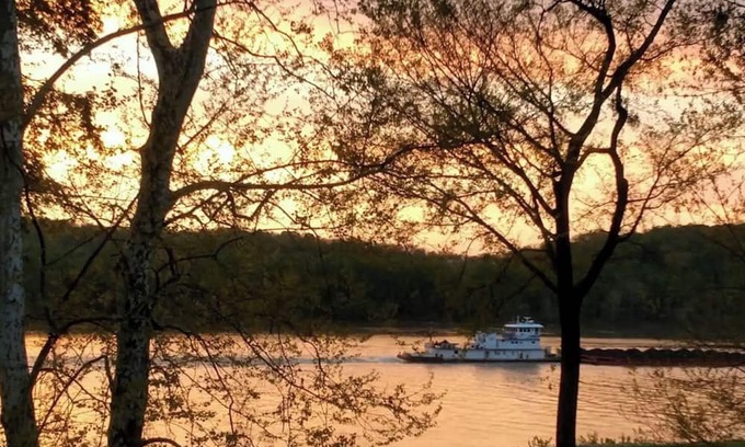 Prospect Casa | 3-bedroom riverfront townhome in fabulous Prospect with WiFi, AC, Pet Friendly.