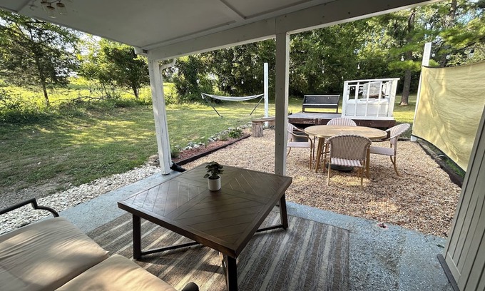 Gallatin Cabaña | Cottage by the Sheep - 3BD/2Bath