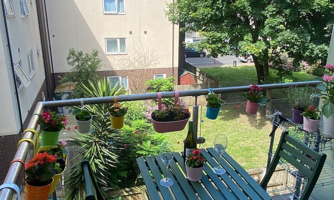 Mile End Apartamento | 2 double bedroom 2 bathroom apartment in zone 2, near canal and Mile End Station